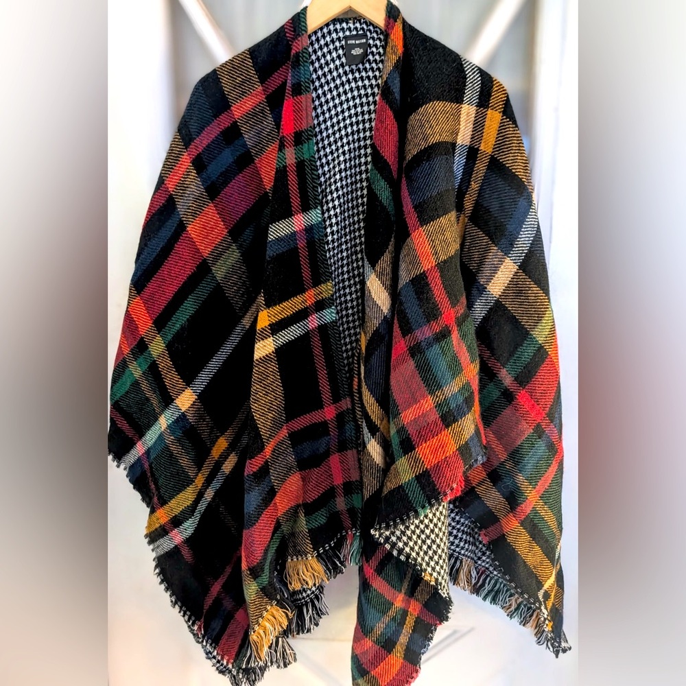 Steve Madden Poncho Blanket Wrap
OS